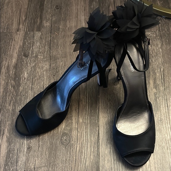 Calvin Klein Olivia Satin Elegant Black Women's Shoe with Floral Detail, Size 10 - Picture 3 of 9